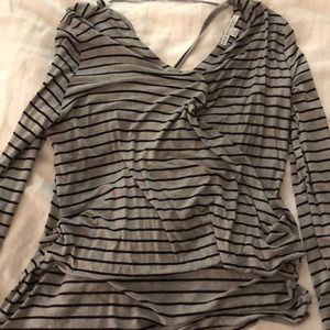 Long sleeve V neck to wear lots of different ways!